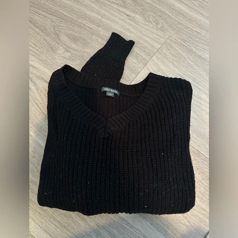 Sweater - Picture 1 of 3